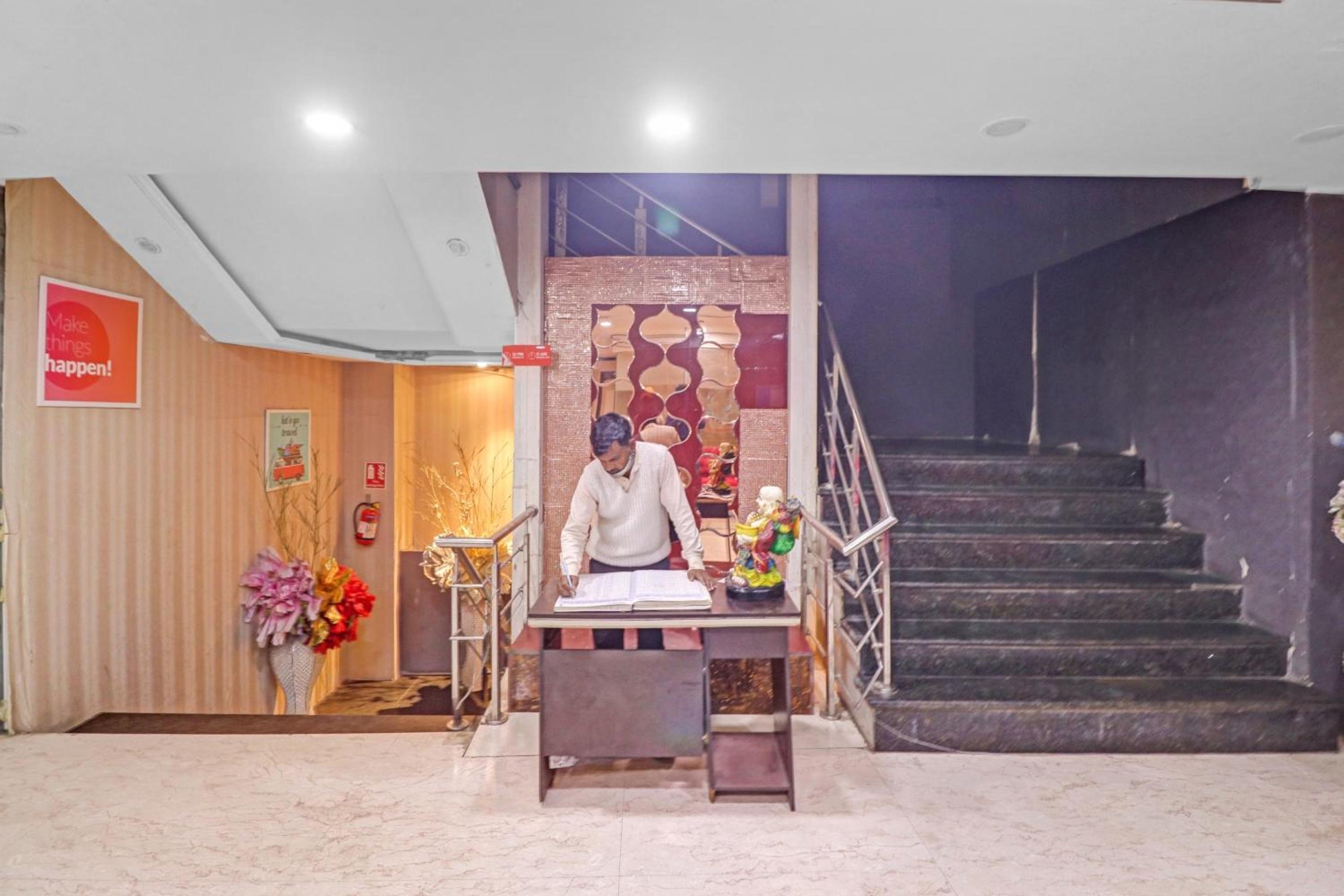 Lobby & Reception