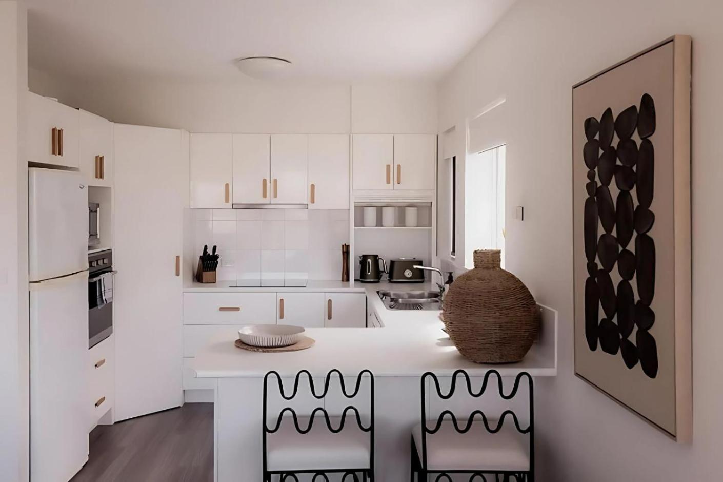 Battery Point apartment with river views