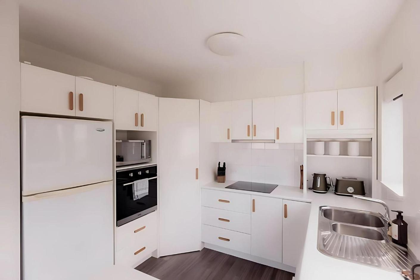 Battery Point apartment with river views