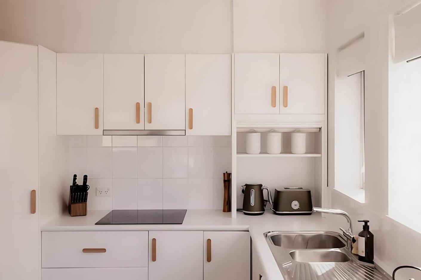 Battery Point apartment with river views