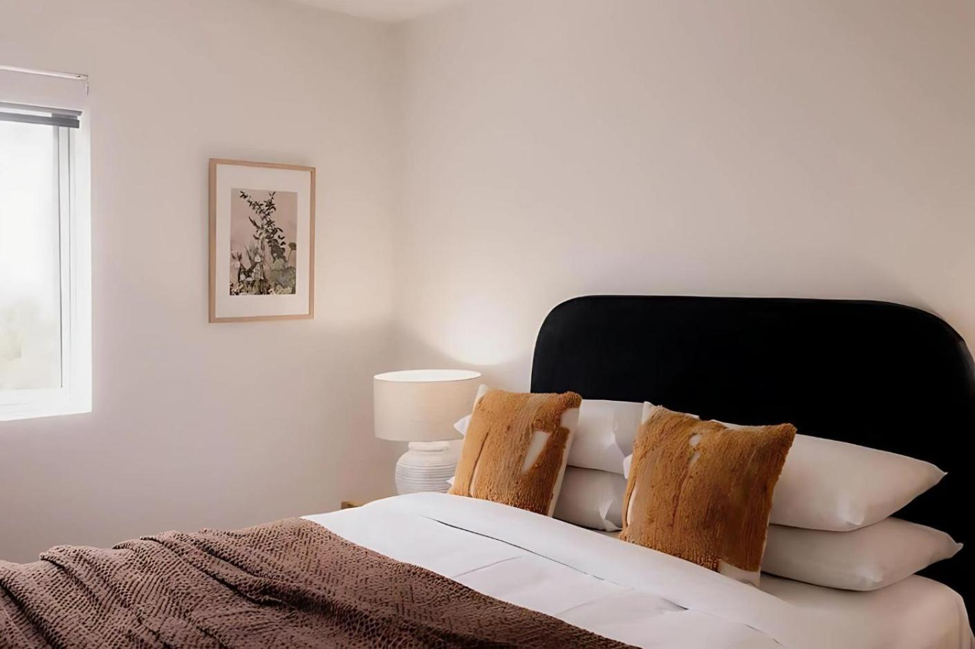 Battery Point apartment with river views