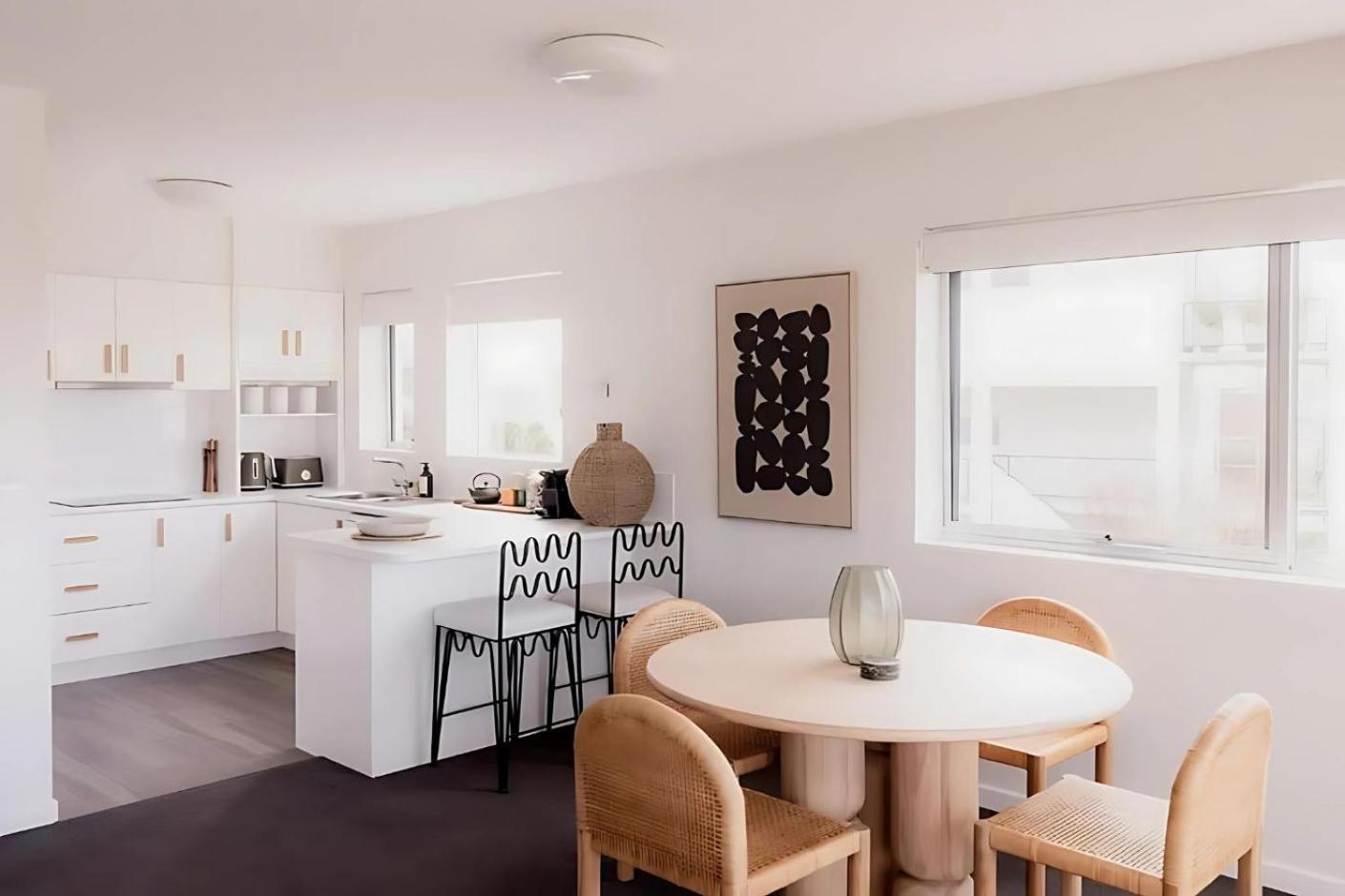 Battery Point apartment with river views