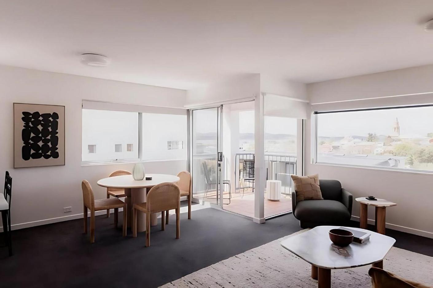 Battery Point apartment with river views
