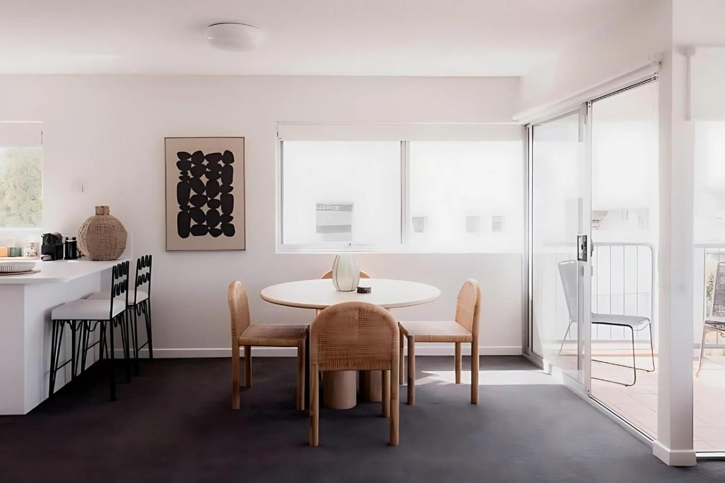 Battery Point apartment with river views