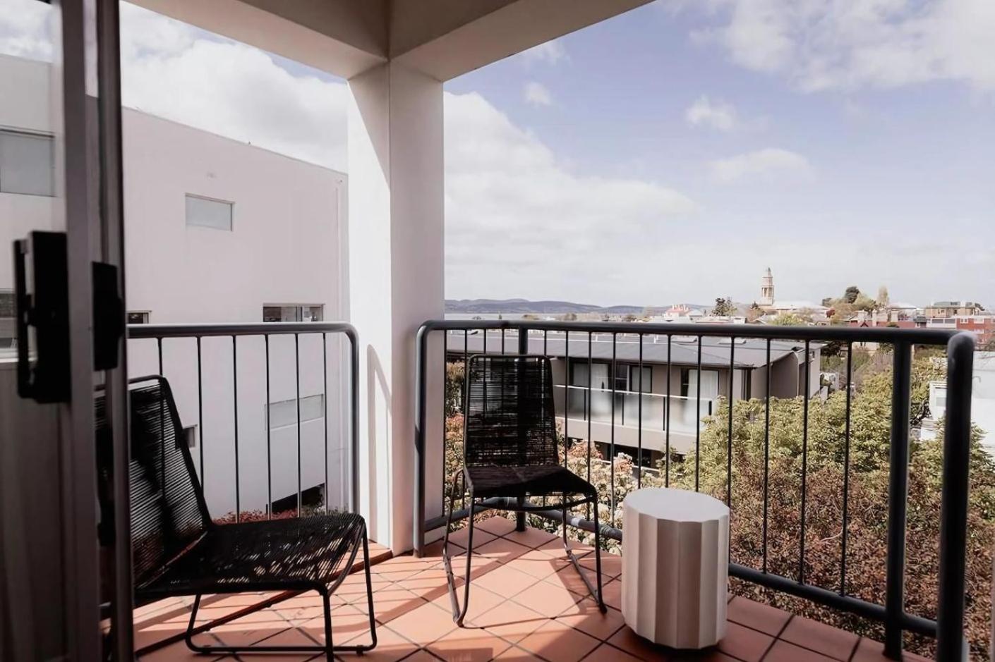 Battery Point apartment with river views