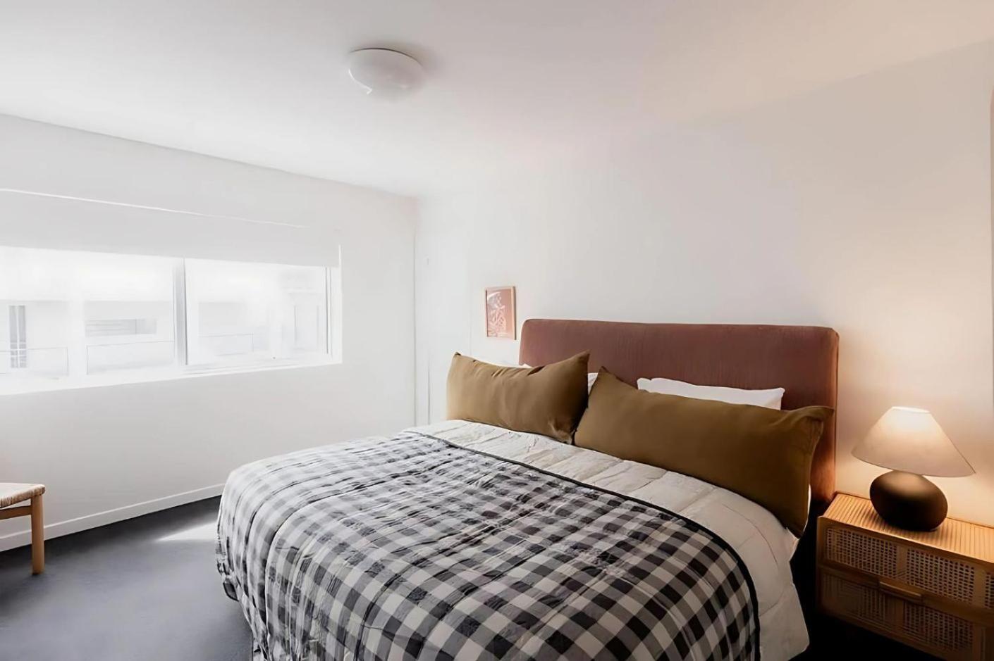 Battery Point apartment with river views
