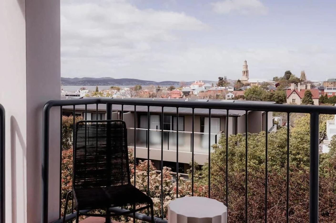Battery Point apartment with river views