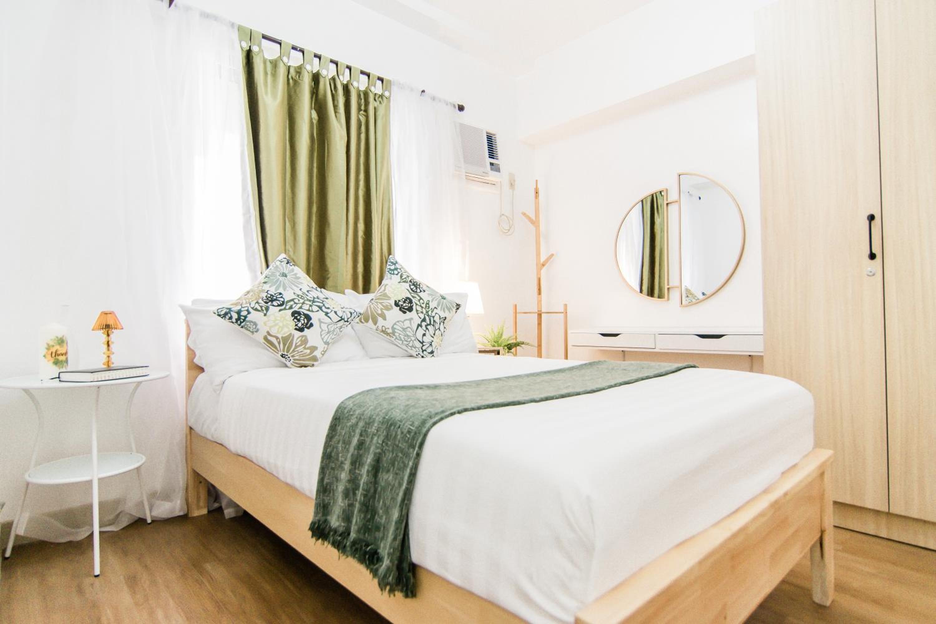 Excellent Location 2 BDRM Homey Wifi Near Airport view 4