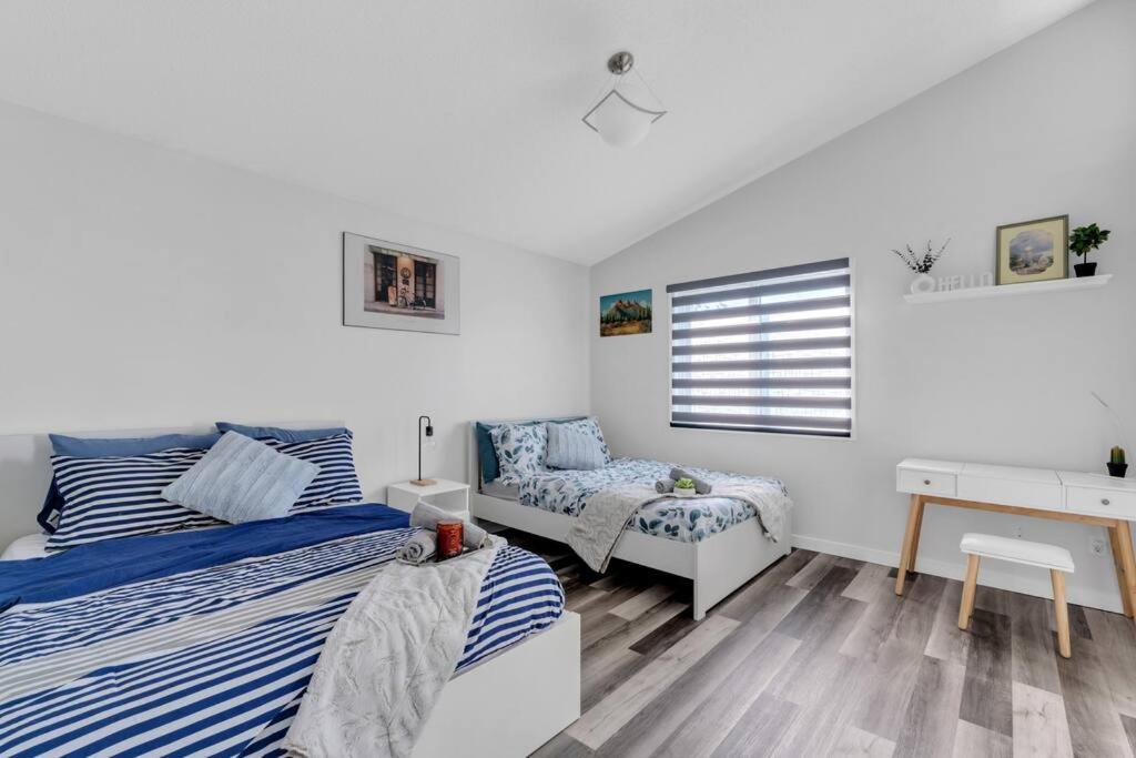 ModernOasis with AC&MovieRoom close to Downtown15' Banff 60'