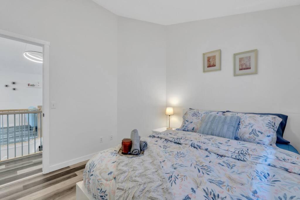 ModernOasis with AC&MovieRoom close to Downtown15' Banff 60'