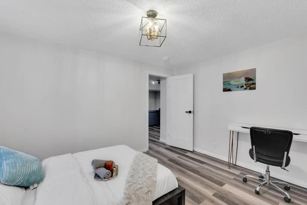 ModernOasis with AC&MovieRoom close to Downtown15' Banff 60'
