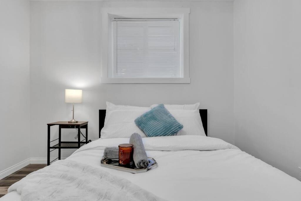 ModernOasis with AC&MovieRoom close to Downtown15' Banff 60'