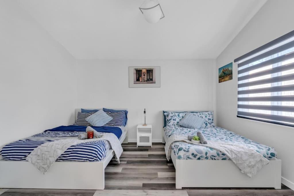 ModernOasis with AC&MovieRoom close to Downtown15' Banff 60'
