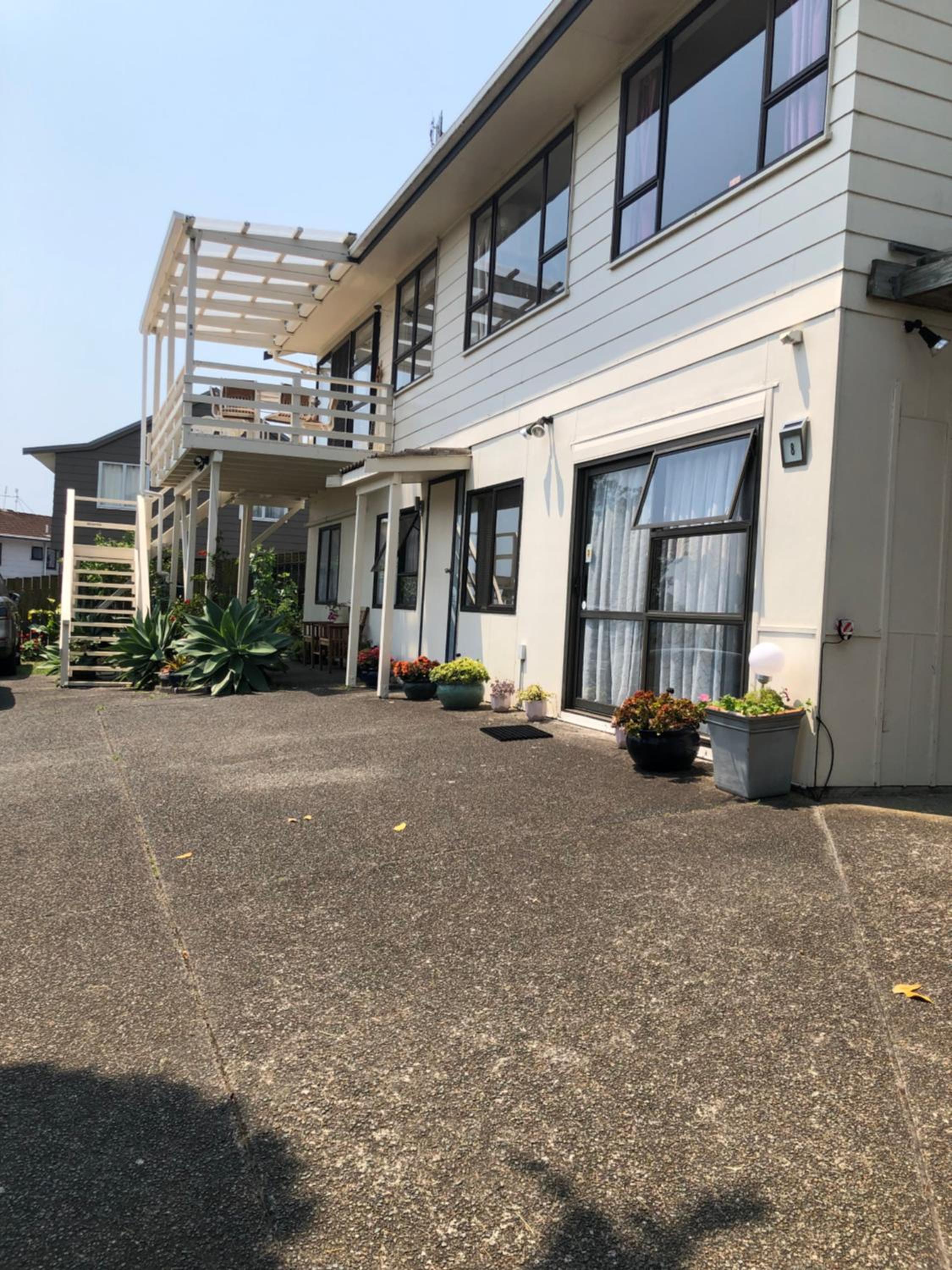 Sunny holiday house — Auckland