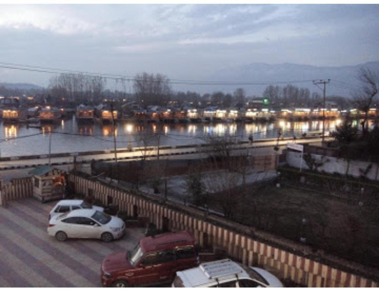 The Shah Abbas Palace Hotel, Srinagar view 2