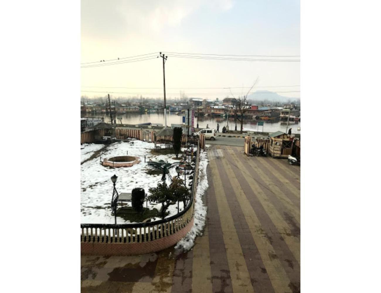 The Shah Abbas Palace Hotel, Srinagar view 3