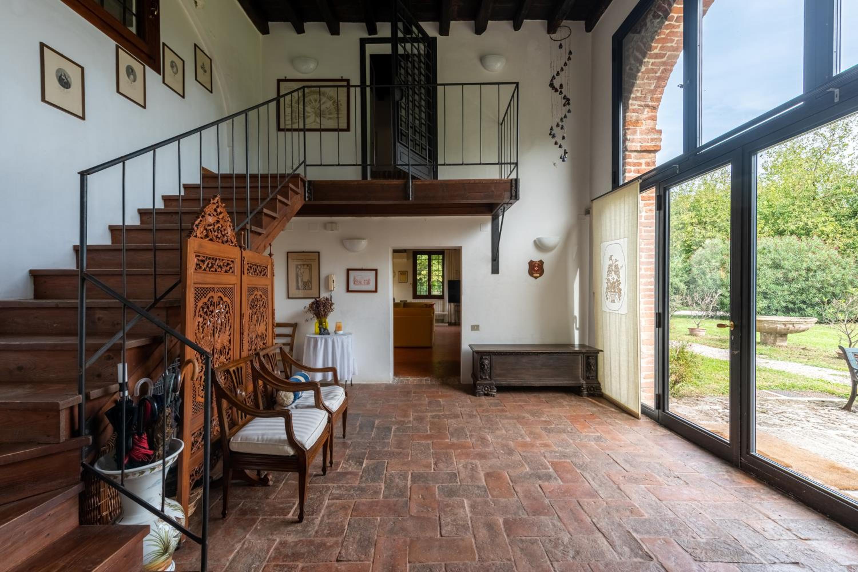 Old Well Country mansion 3200SquareFeet view 5
