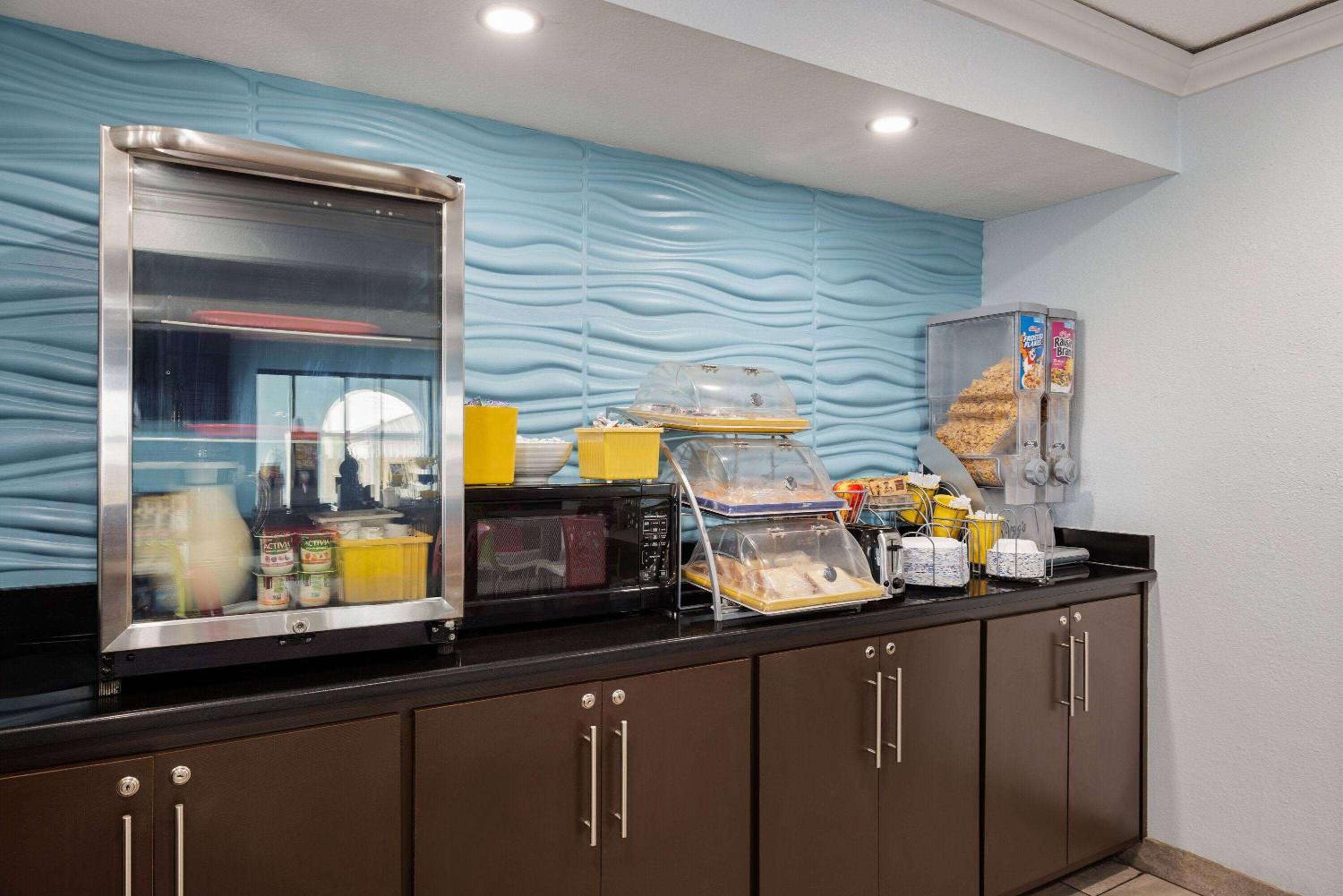 Days Inn by Wyndham Miami - Image 4