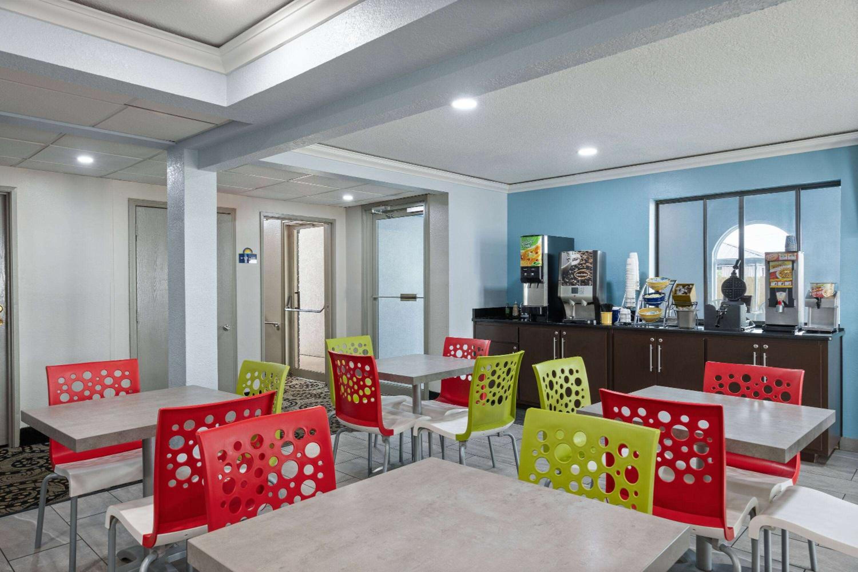 Days Inn by Wyndham Miami - Image 5