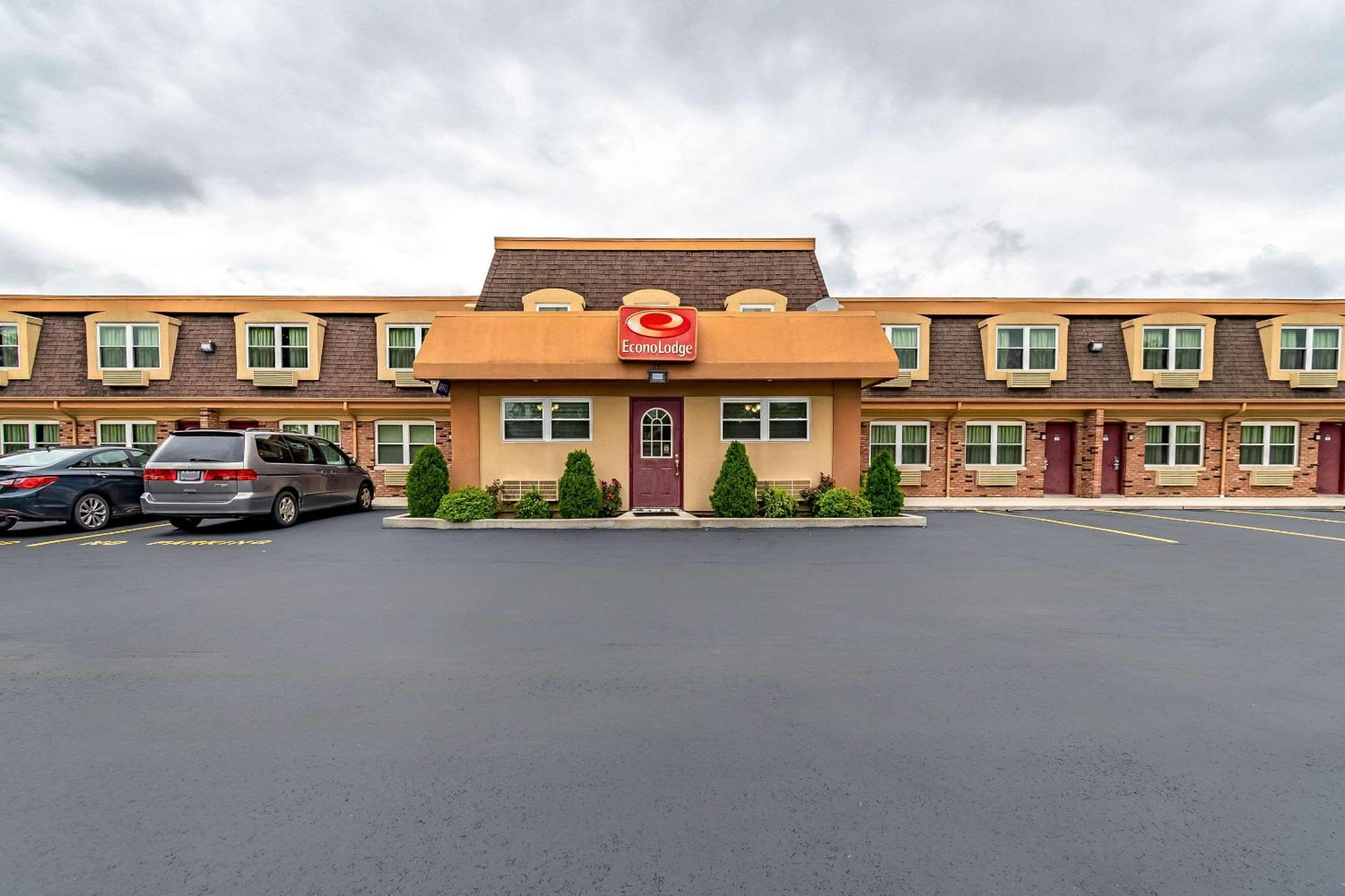 Econo Lodge view 4