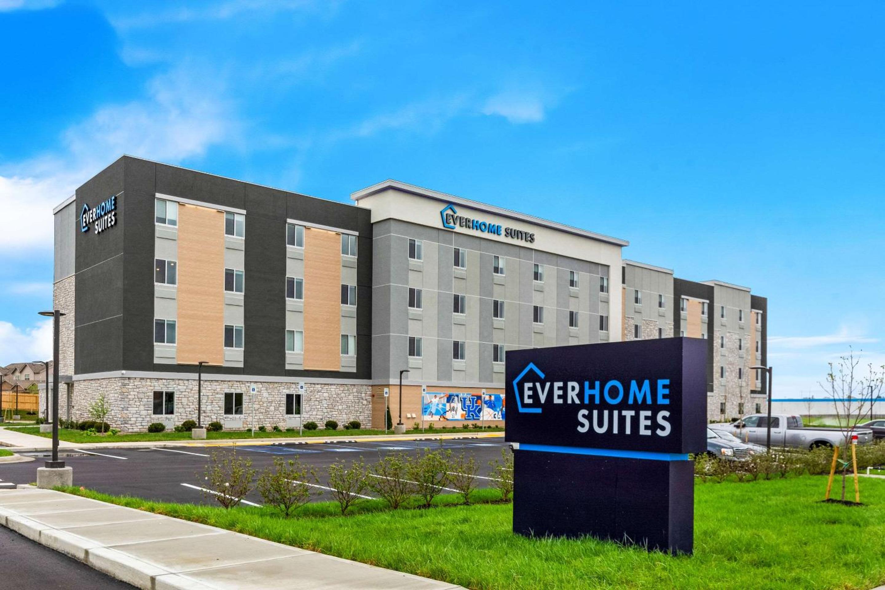 Hotel Everhome Suites Lexington - Horse Park - Image 1