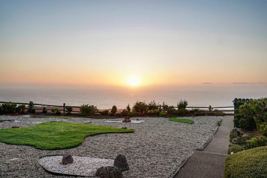 Charming 2BR 1Bath SofaBed with Mountain Sunset and Ocean Views view 5