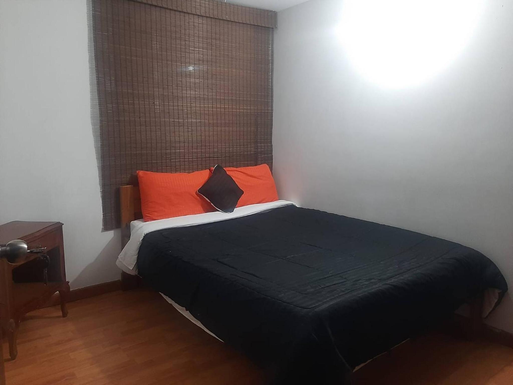 Room in Guest room - Cerca A La Embajada Familiar