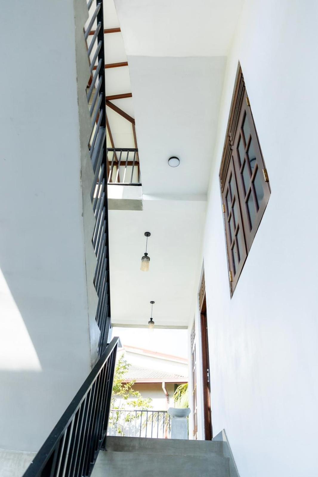 LEO INn GALLE