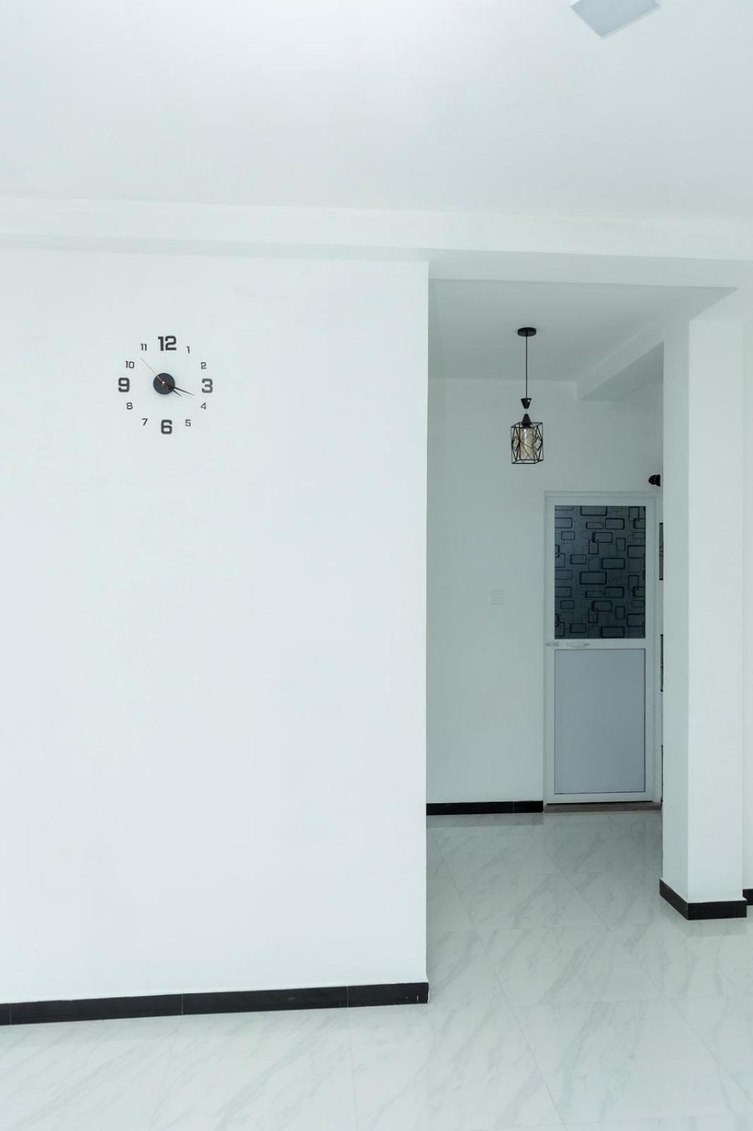 LEO INn GALLE