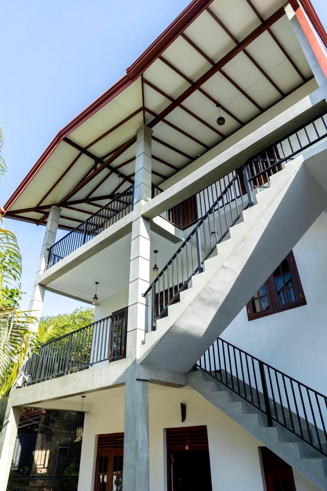 LEO INn GALLE