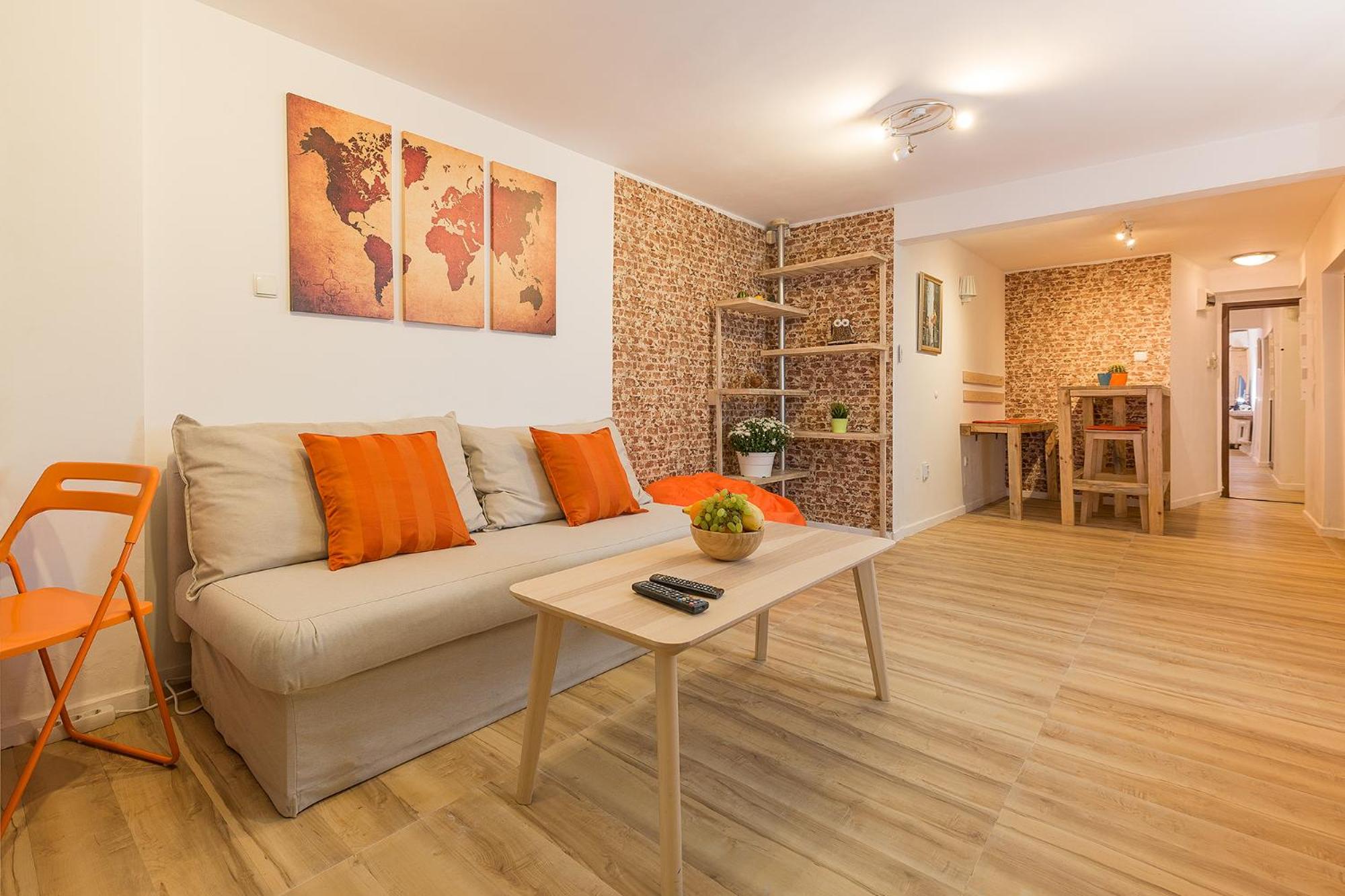 Stylish apartment, Top center!