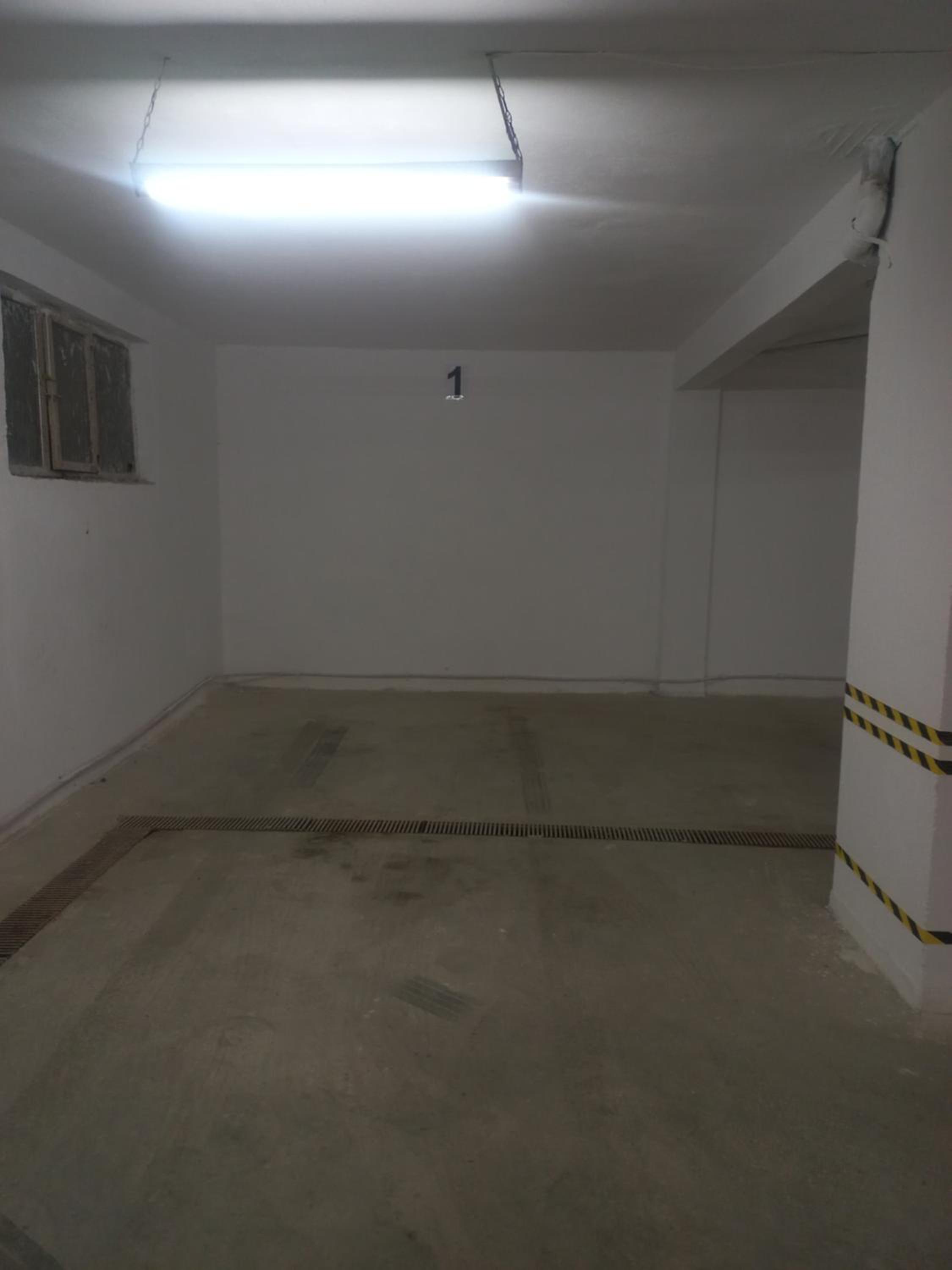 Central 3 Modern Apartment with FREE parking view 2