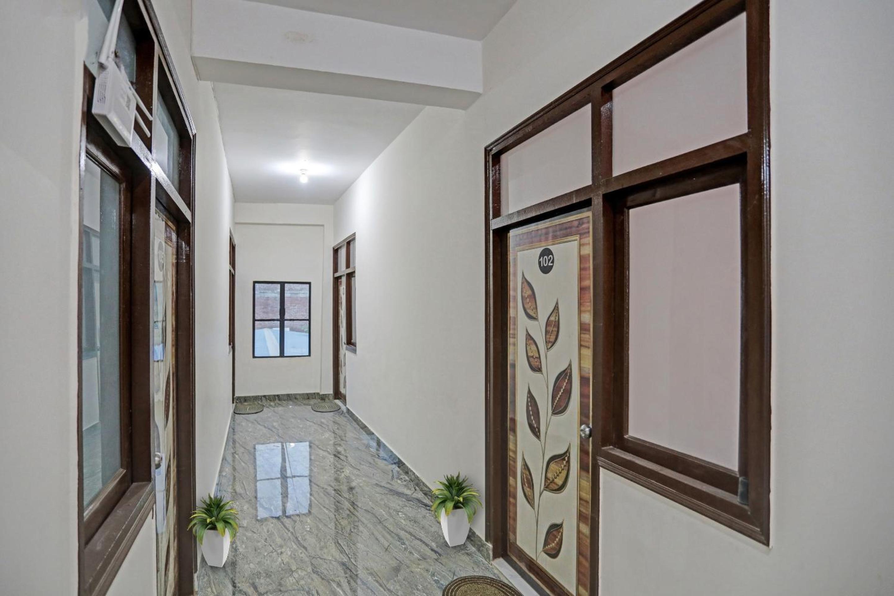 Hotel O A One Hotel Near Noida Sector 81 Metro Station view 5