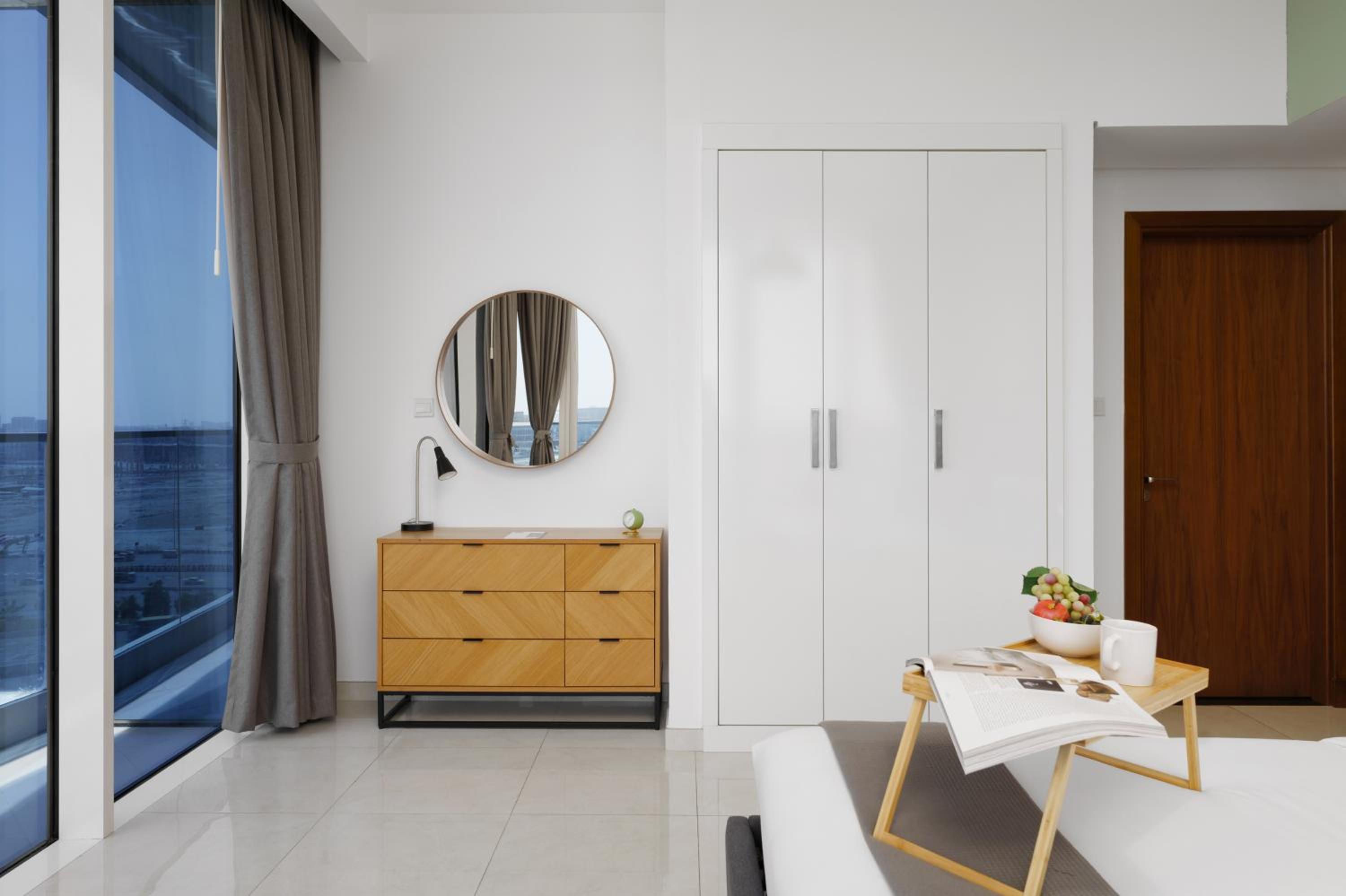 Maison Privee - Modern Business Bay Retreat with Dubai Canal Views