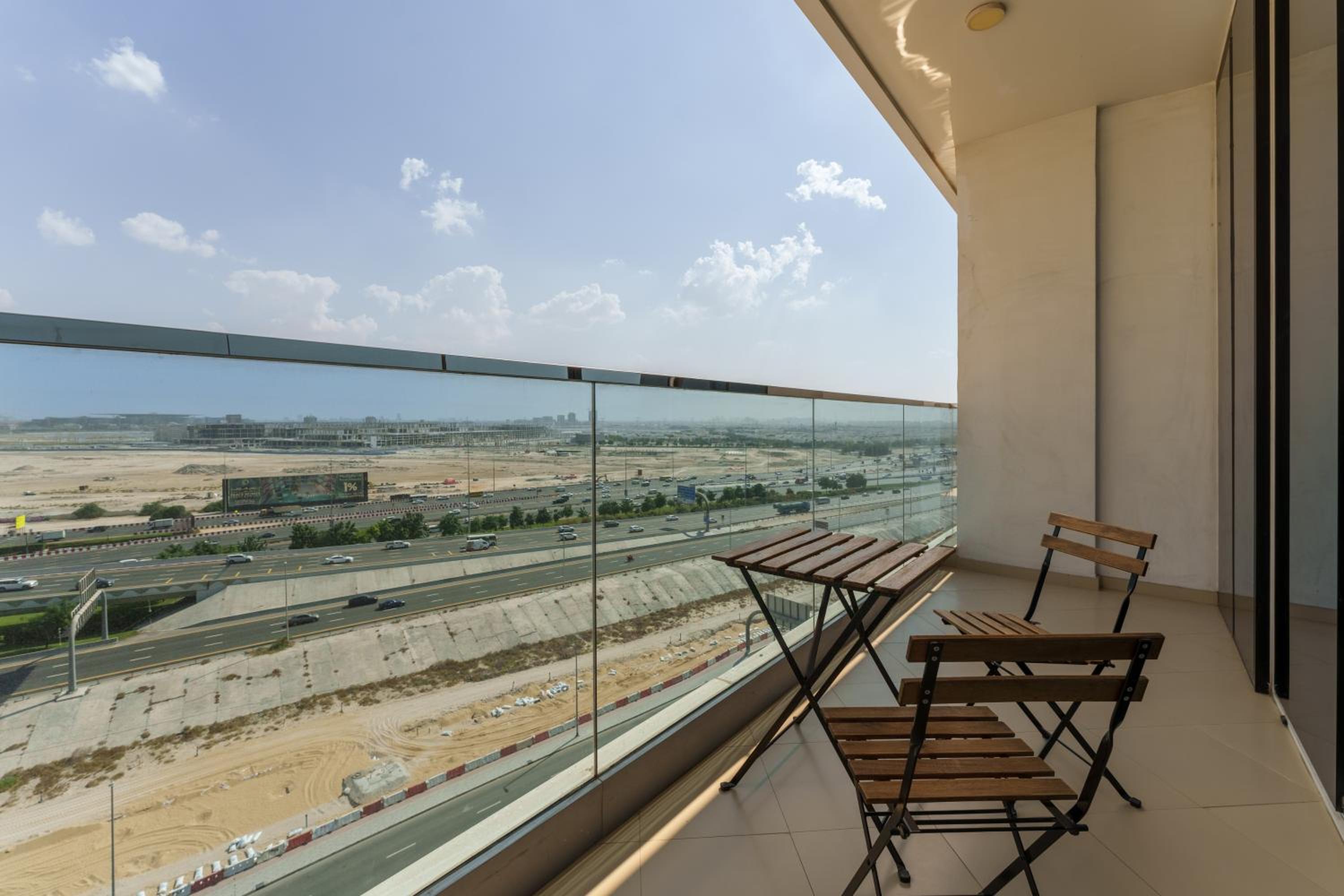Maison Privee - Modern Business Bay Retreat with Dubai Canal Views