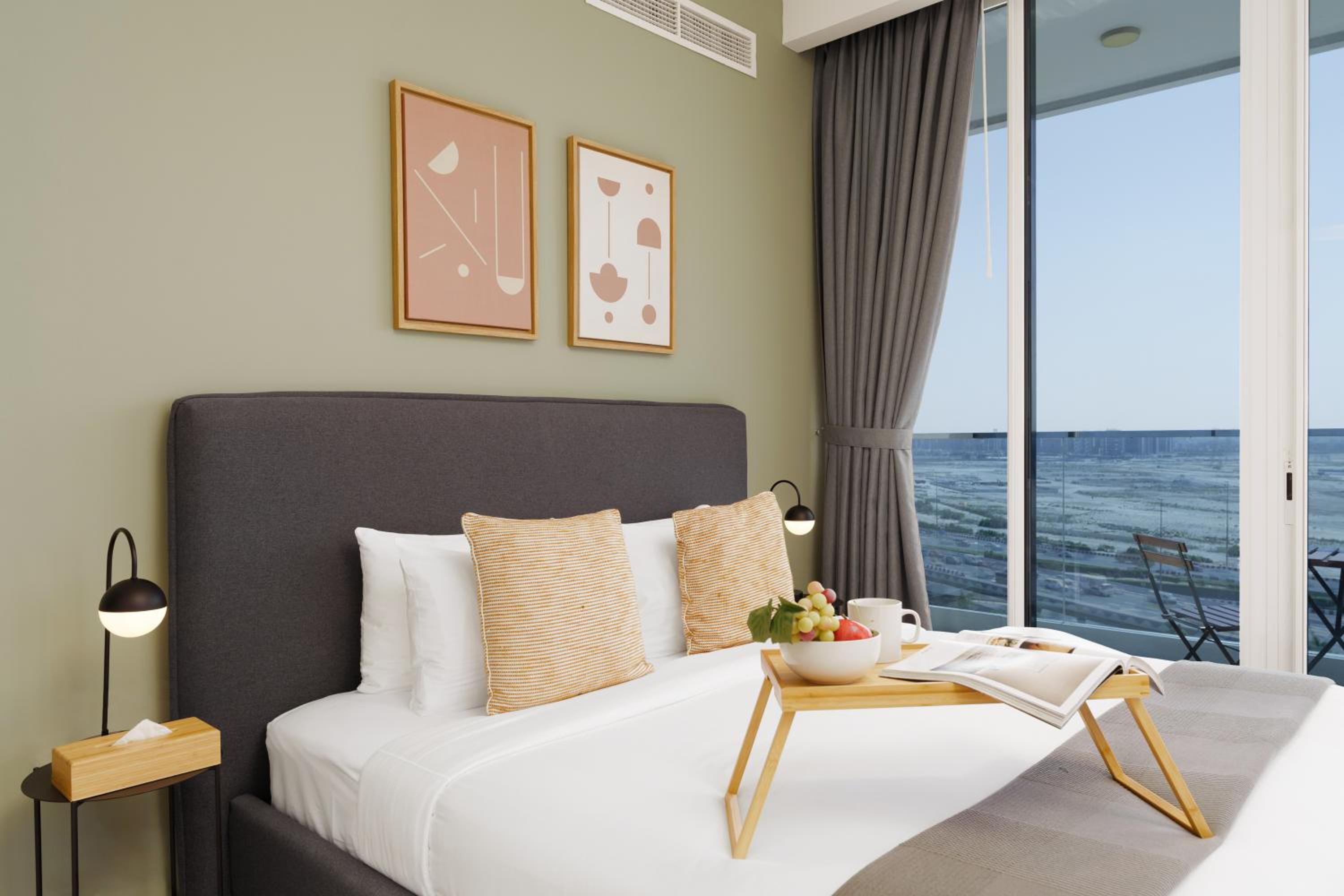 Maison Privee - Modern Business Bay Retreat with Dubai Canal Views