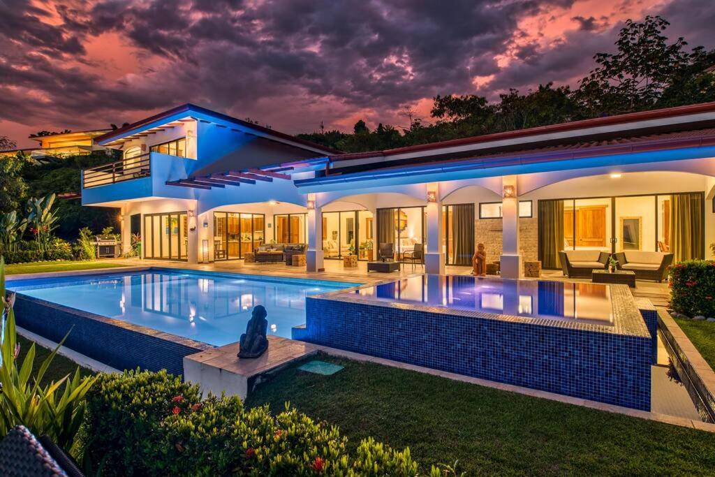 Luxury Villa krystianalexander13 at yah oo c om