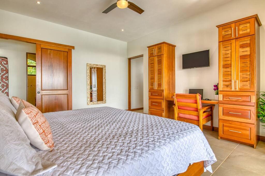 Luxury Villa krystianalexander13 at yah oo c om