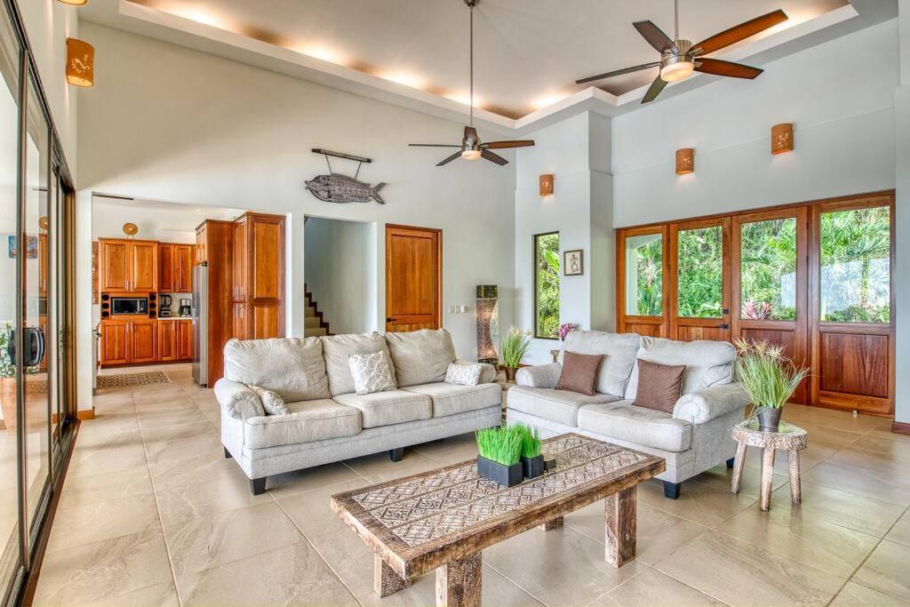 Luxury Villa krystianalexander13 at yah oo c om