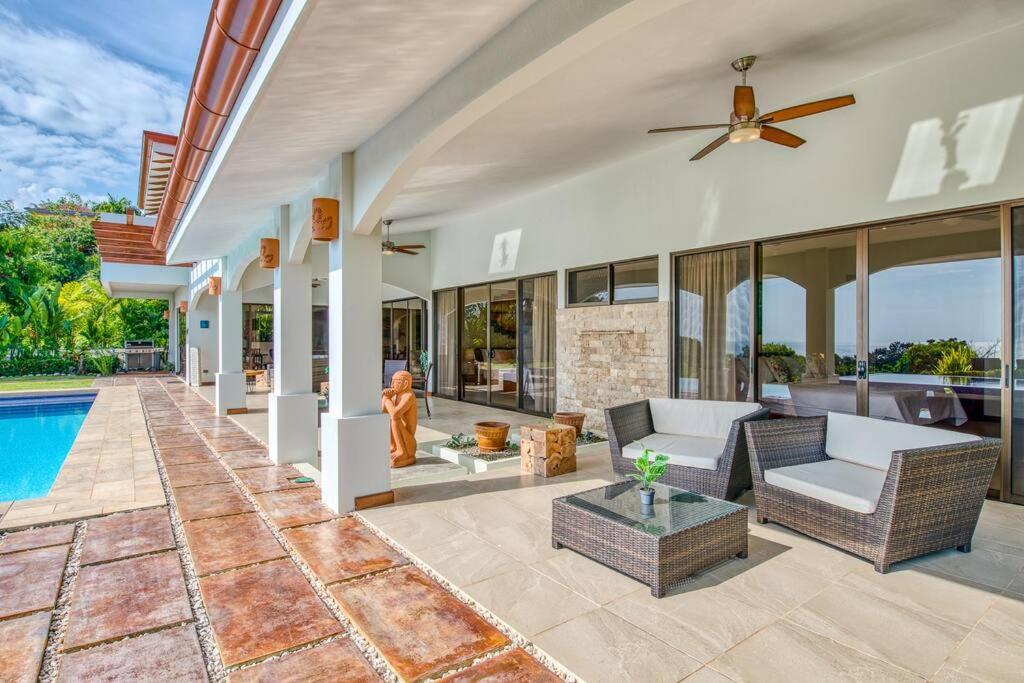 Luxury Villa krystianalexander13 at yah oo c om
