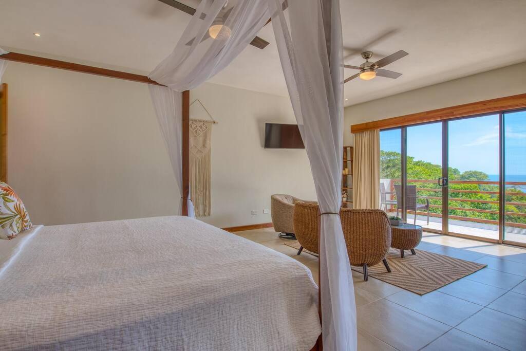 Luxury Villa krystianalexander13 at yah oo c om