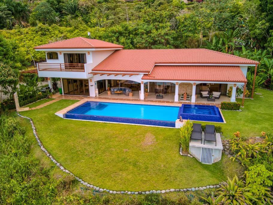 Luxury Villa krystianalexander13 at yah oo c om