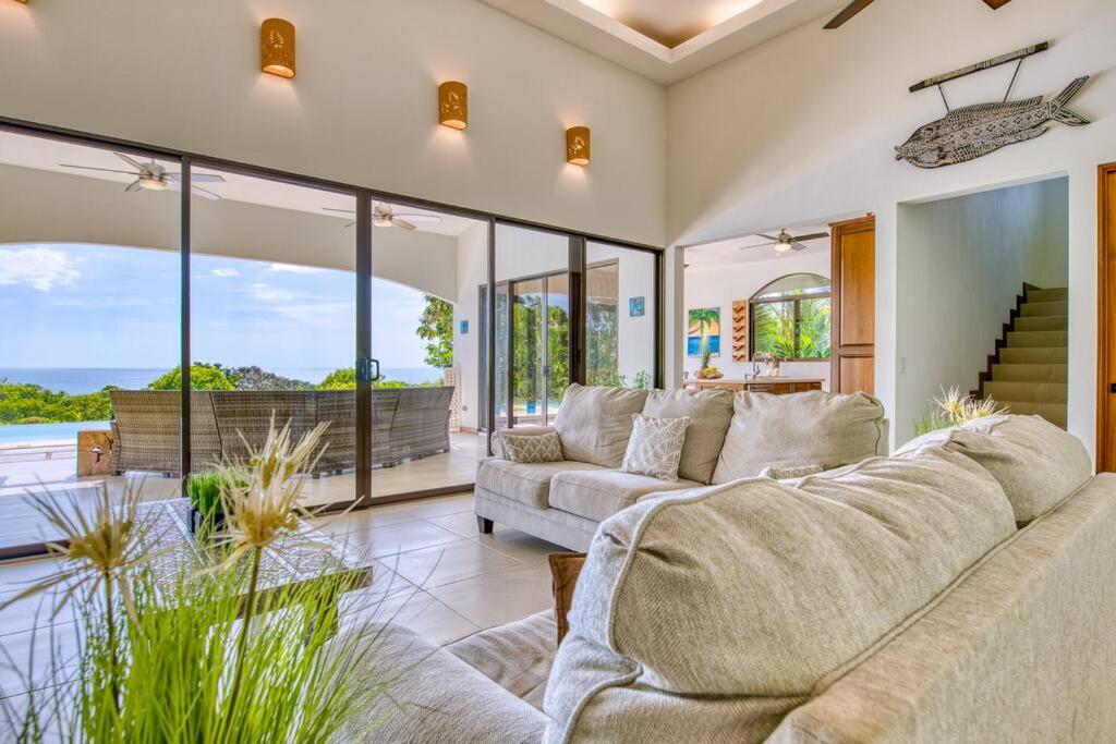 Luxury Villa krystianalexander13 at yah oo c om