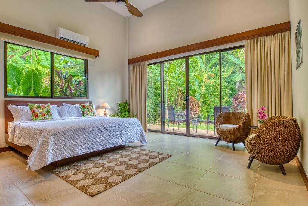 Luxury Villa krystianalexander13 at yah oo c om