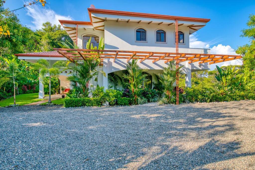 Luxury Villa krystianalexander13 at yah oo c om