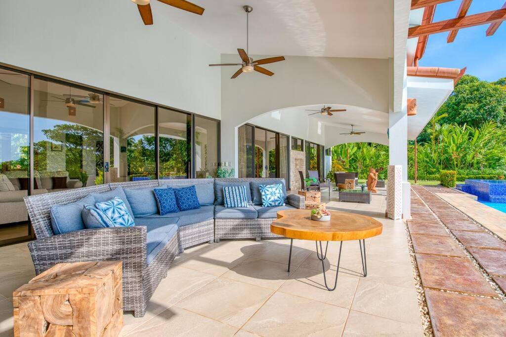 Luxury Villa krystianalexander13 at yah oo c om