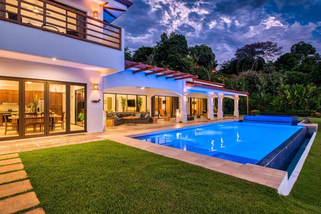 Luxury Villa krystianalexander13 at yah oo c om