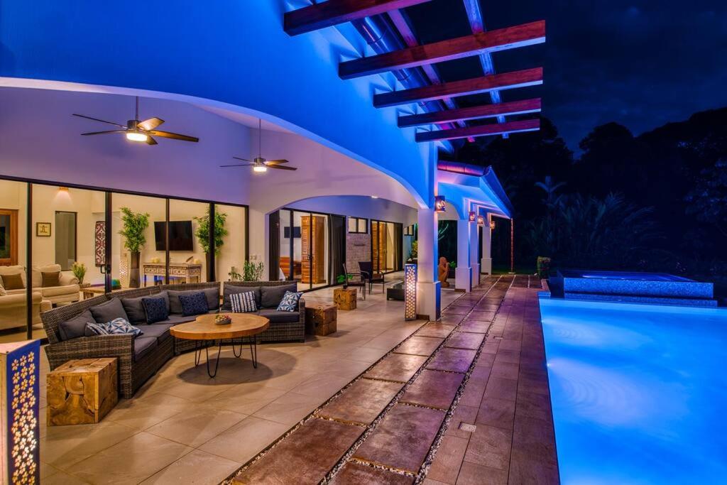 Luxury Villa krystianalexander13 at yah oo c om