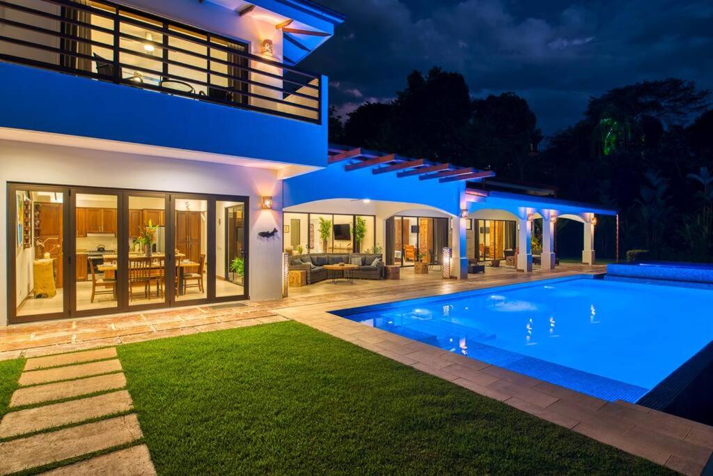 Luxury Villa krystianalexander13 at yah oo c om