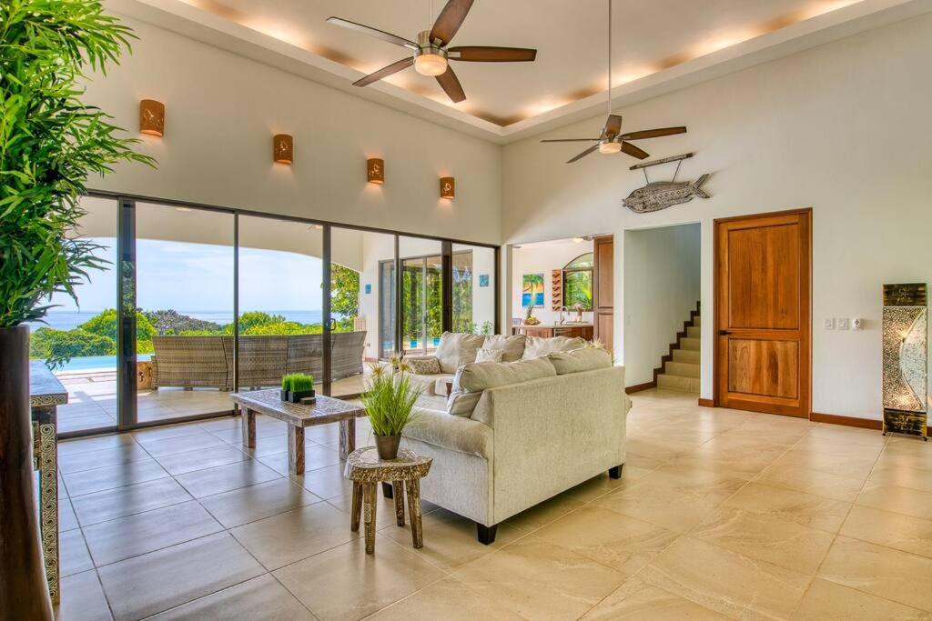 Luxury Villa krystianalexander13 at yah oo c om